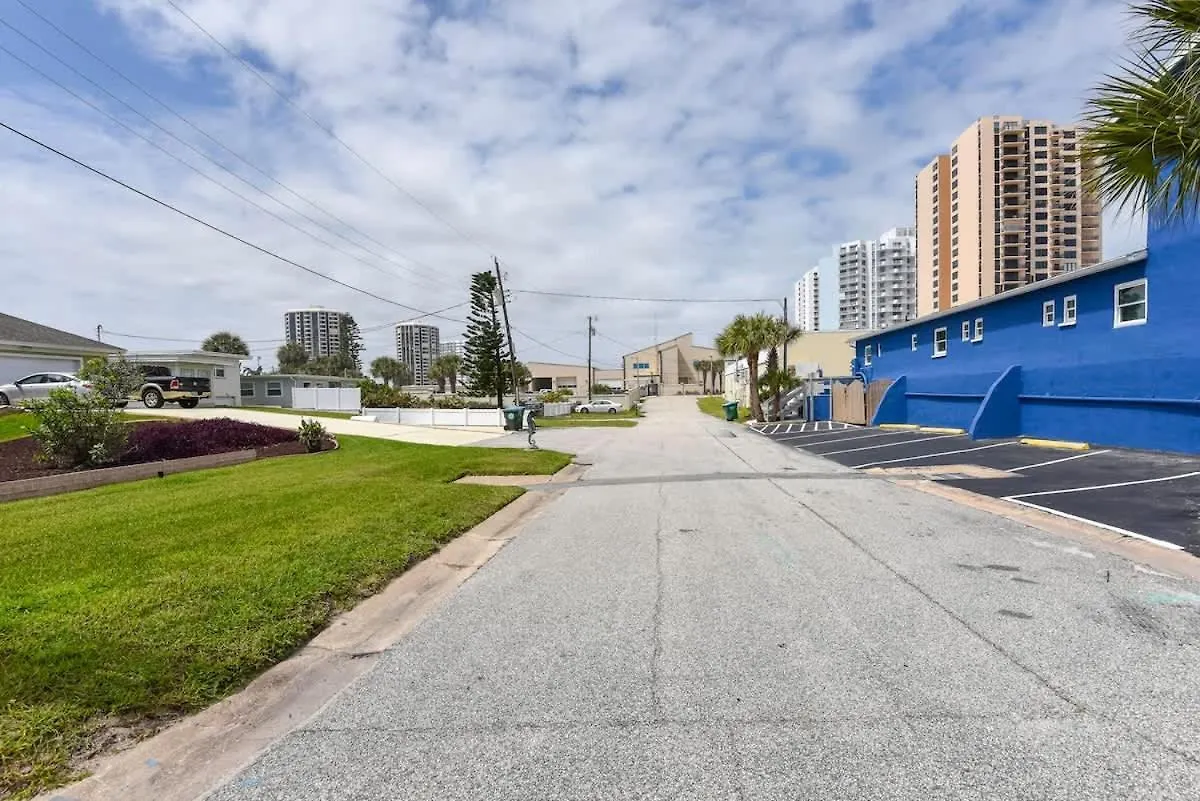 Modern Queen Suite #2 - Steps To Daytona Beach 0*,  United States